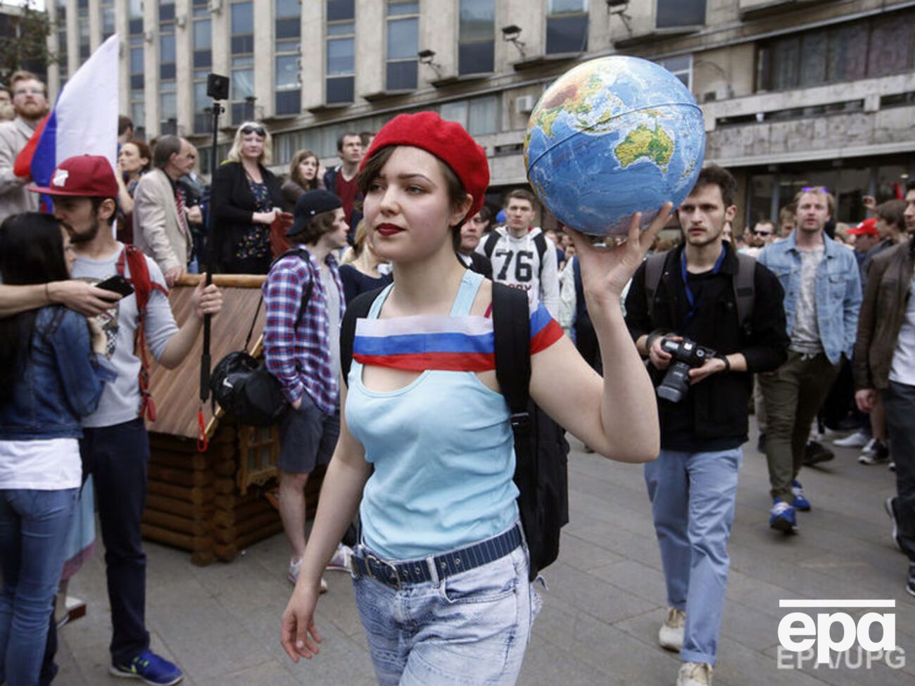 На Тверской улице в Москве было многолюдно