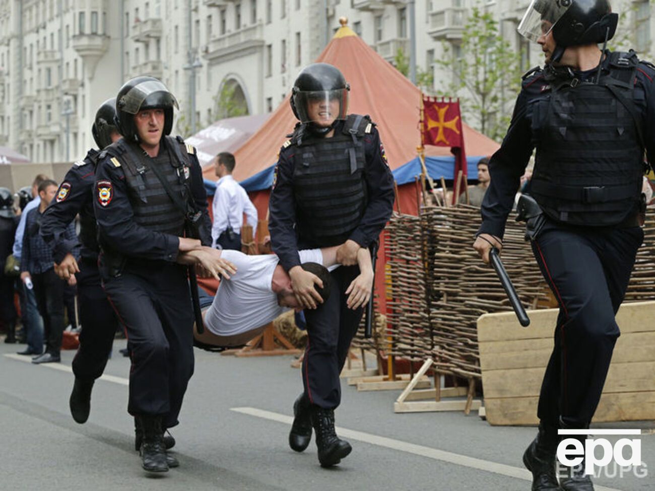 Соловей:&nbsp;С каждым разом &ndash; все серьезнее. Это впечатление от сегодняшних "народных гуляний" по Тверской