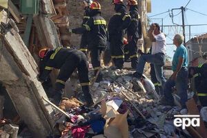 Рятувальники розбирають завали в селі Вріса на острові Лесбос