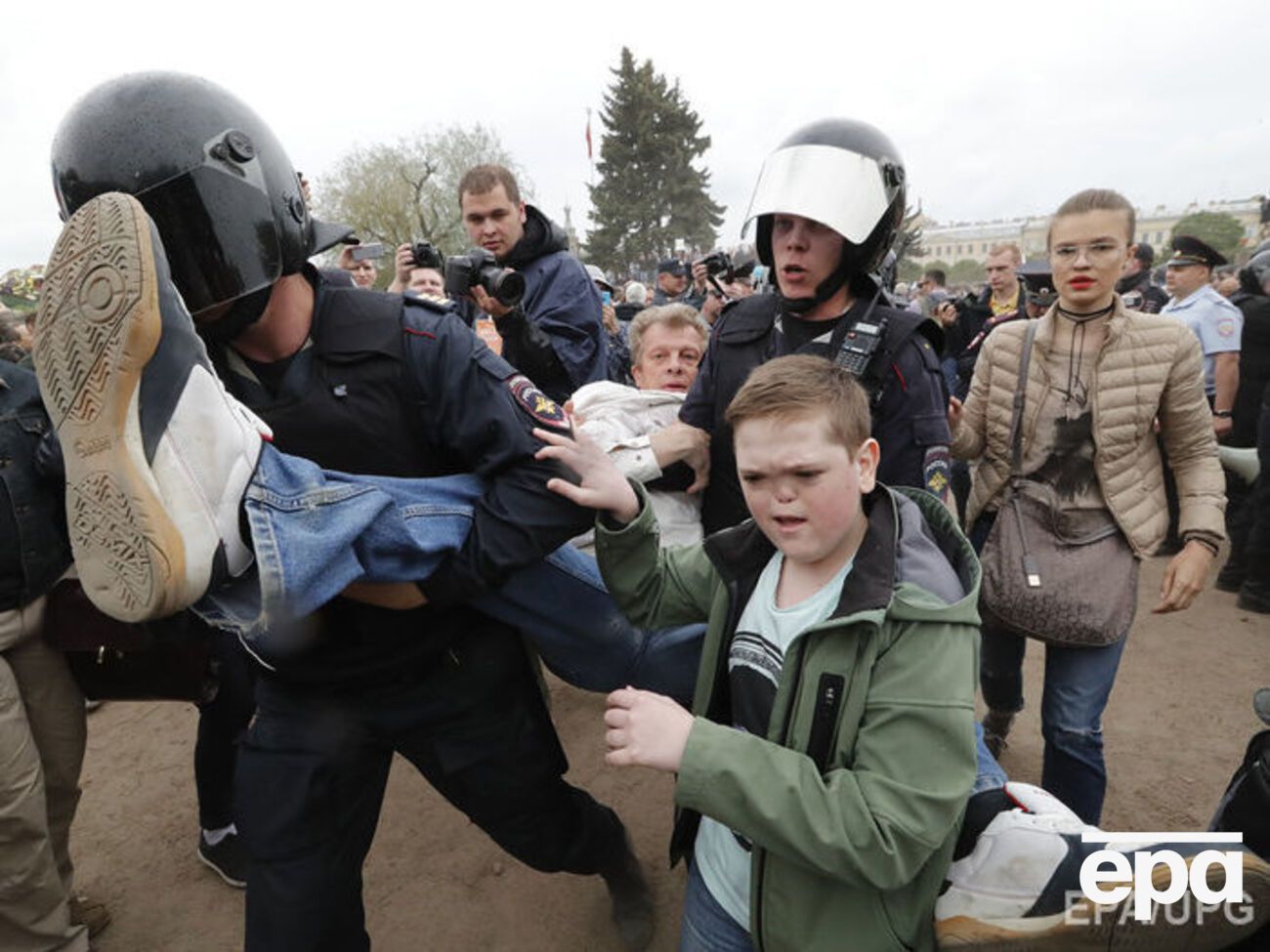 Затримання протестувальника в Санкт-Петербурзі