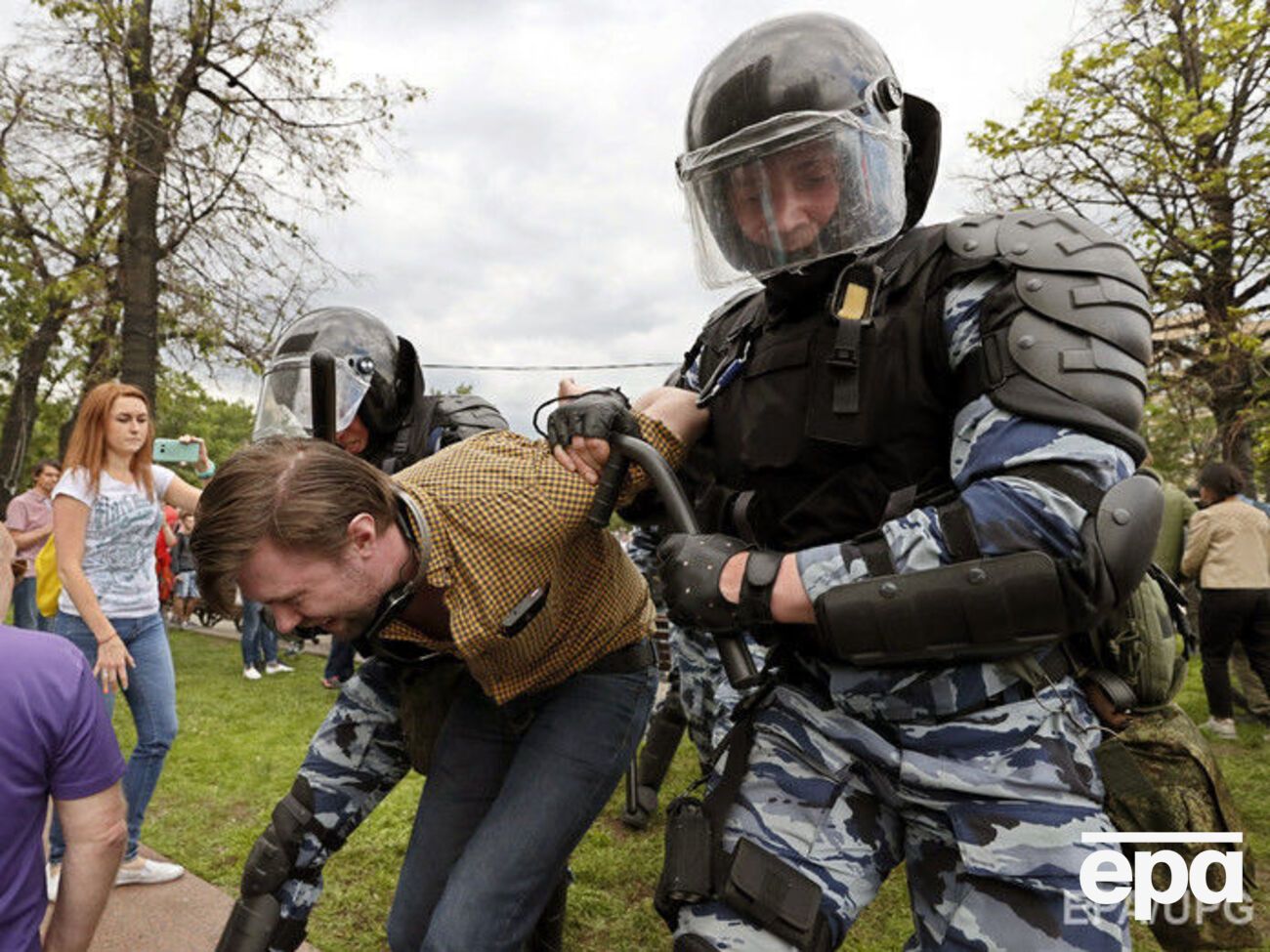 МВД РФ сообщило о сотнях задержанных на протестных акциях