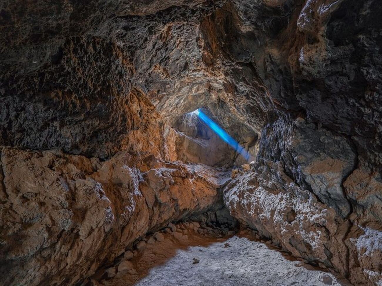 Прокуратура: Під час займання метану під землею перебувало 29 гірників