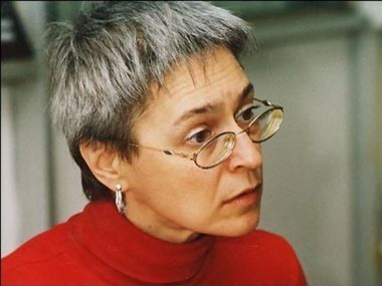 Убитая в 2006 году журналист Анна Политковская была известна критическим освещением действий президента РФ Владимира Путина в Чечне