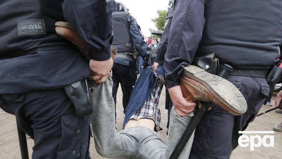 По подозрению в нападении на силовика задержали несовершеннолетнего