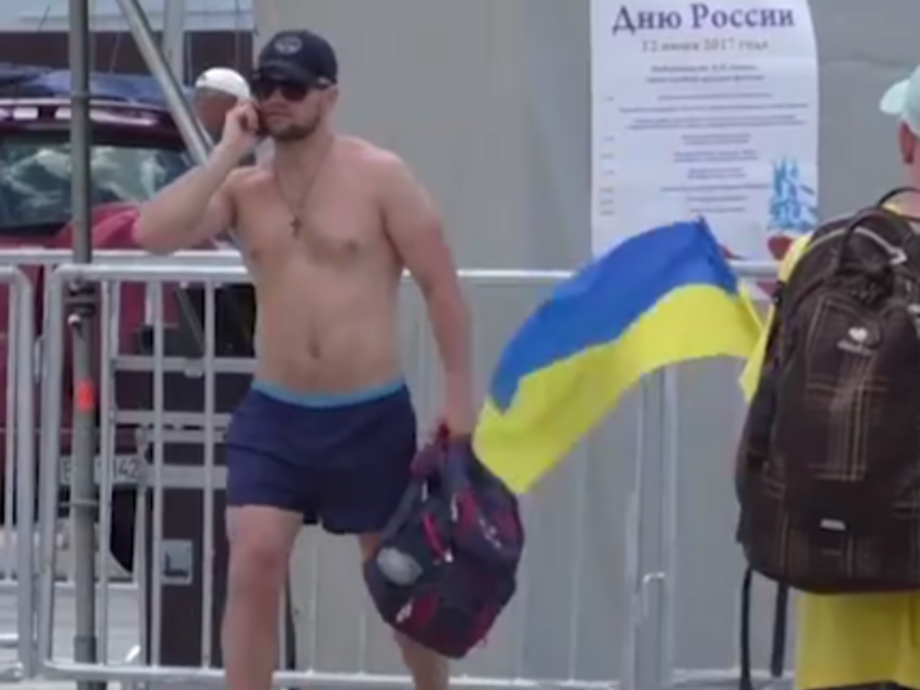 Мальчик ходил по Ялте с украинским и российским флагами&nbsp;