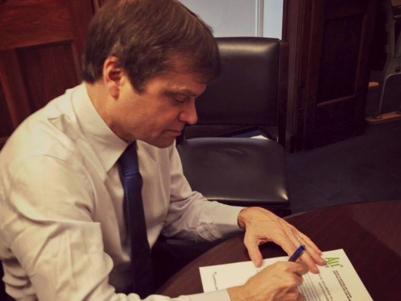 Конгрессмен Квигли "потроллил" Трампа за опечатку