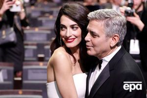 6 червня з'явилося повідомлення, що в Клуні та Аламуддін народилася двійня