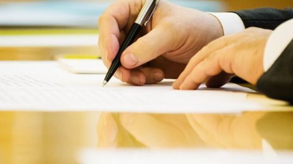 Згідно із законом, за повторну пропаганду георгіївської стрічки передбачено адміністративний арешт на строк до 15 діб