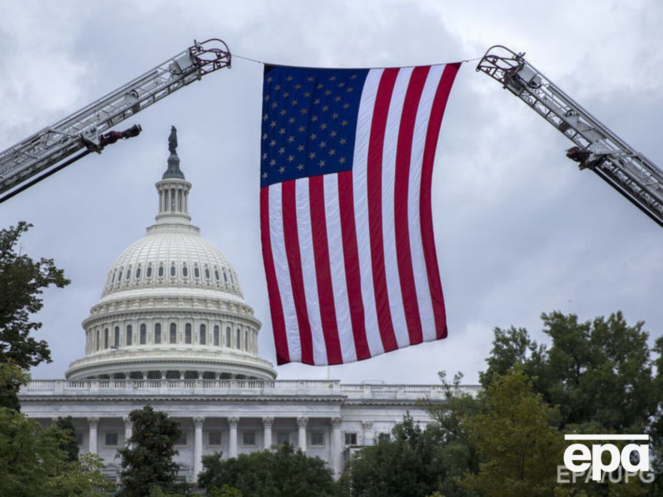 Власти США просят Конгресс выделить средства на постройку стены