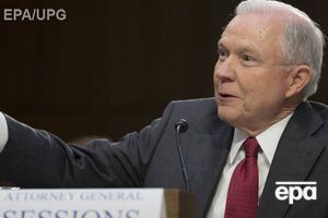 Сешнс давав свідчення перед комітетом із розвідки Сенату США