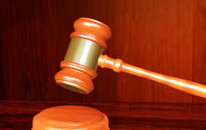 Суд відмовився визнати неправомірним рішення Порошенка про санкції проти російських соцмереж