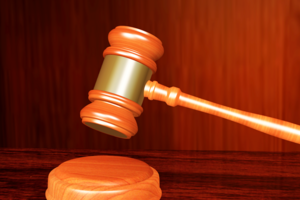 Суд відмовився визнати неправомірним рішення Порошенка про санкції проти російських соцмереж