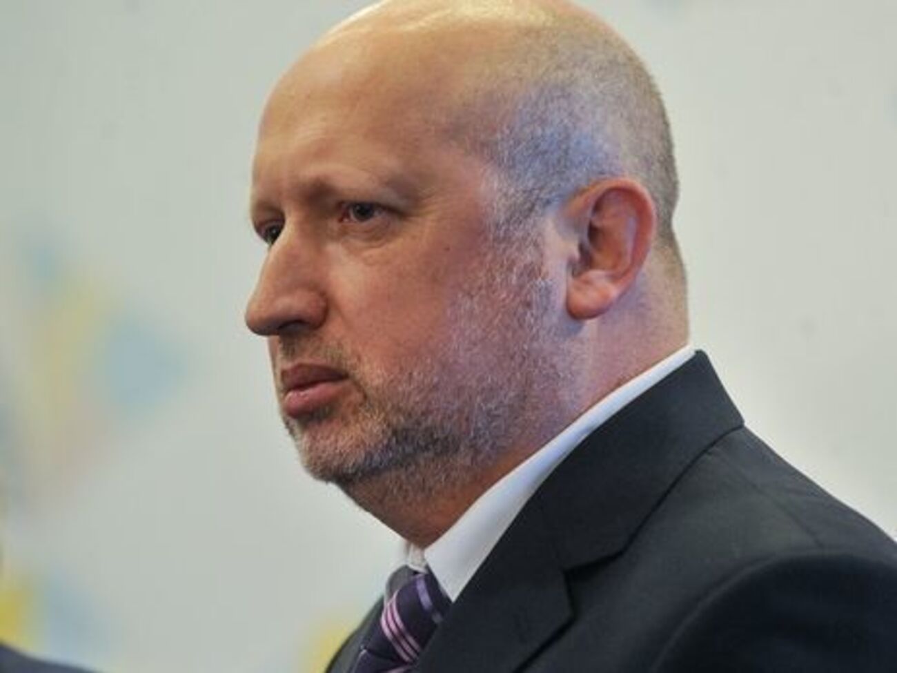 Турчинов: Ми маємо пускати громадян Росії тільки за міжнародними біометричними паспортами