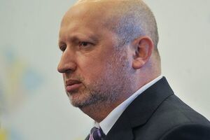 Турчинов: Мы должны пускать граждан России только по международным биометрическим паспортам