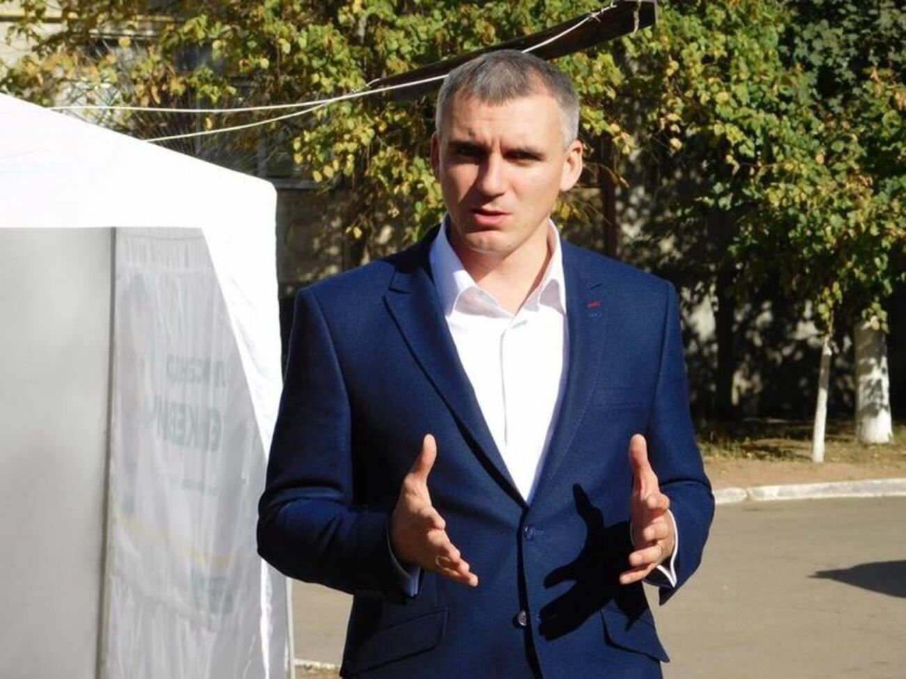 Сенкевич утверждает, что бегства через окно не было