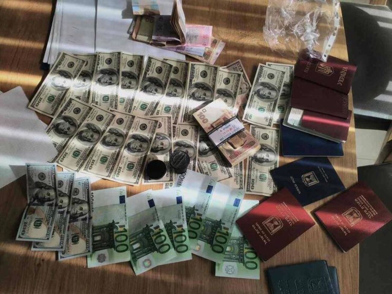 13 июня правоохранители Донецкой области провели 33 обыска на территории Донецкой, Киевской и Харьковской областей