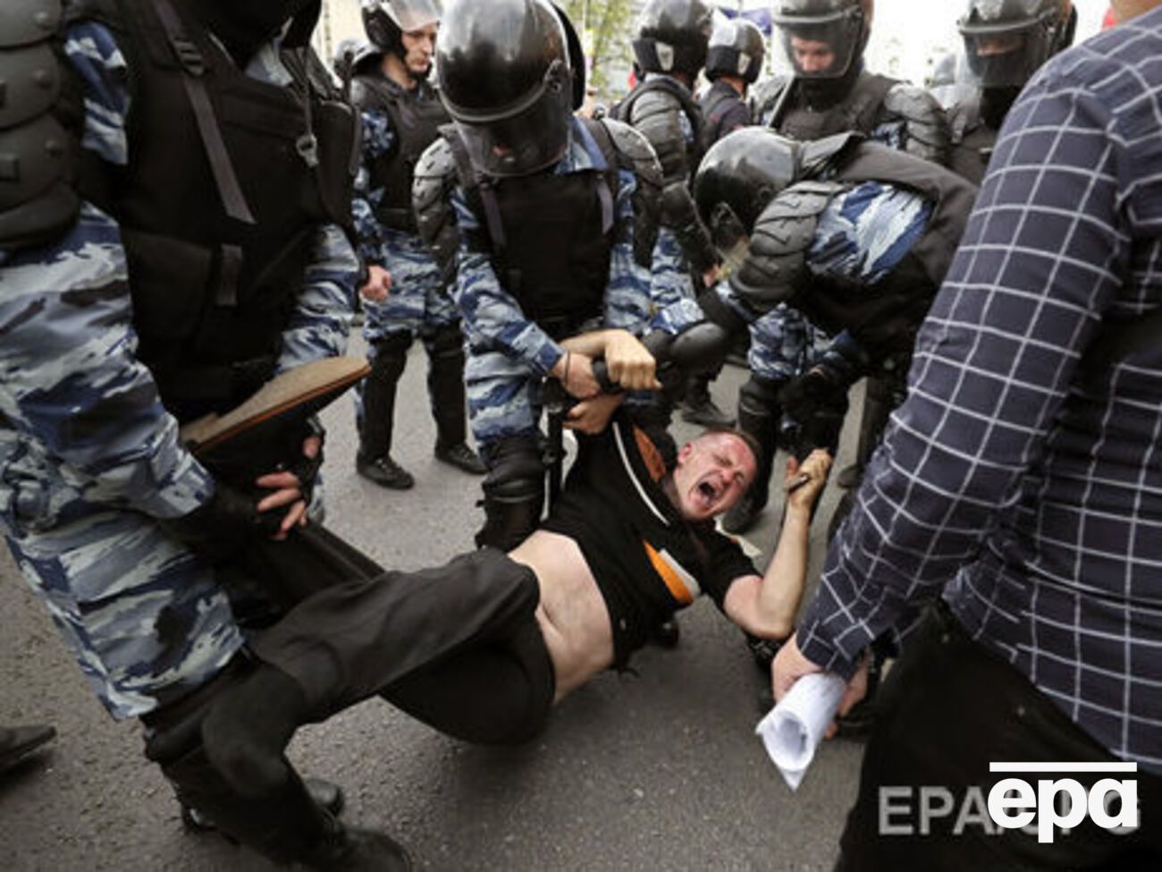 Росгвардия: Любые попытки посягательства на жизнь и здоровье правоохранителей будут незамедлительно и жестко пресекаться