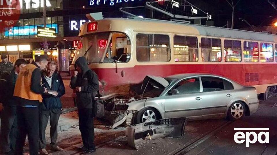 Барна уже второй раз попадает в аварию