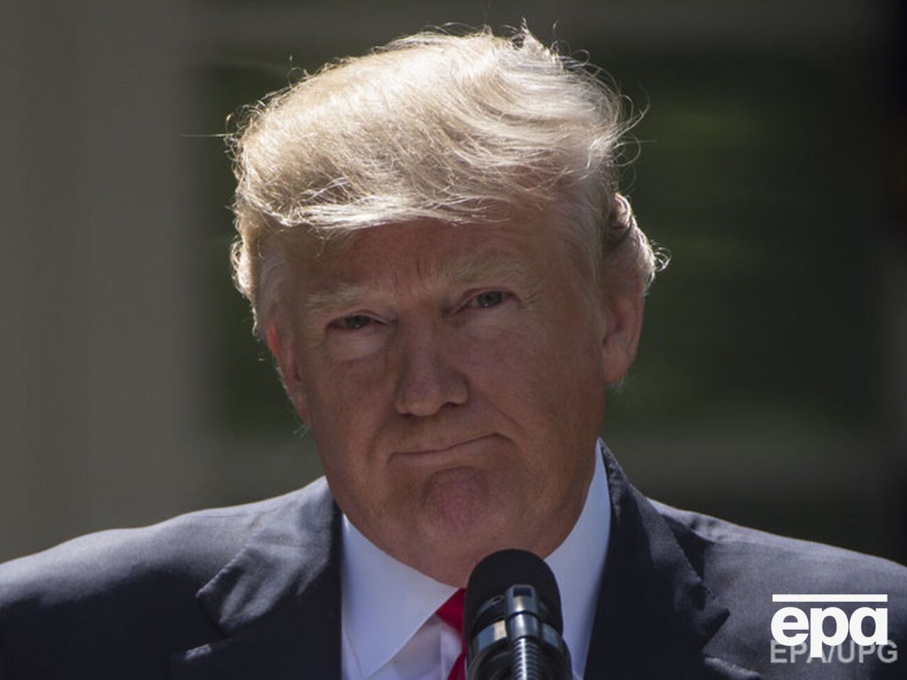 Слідчі шукають докази можливих фінансових злочинів соратників Трампа