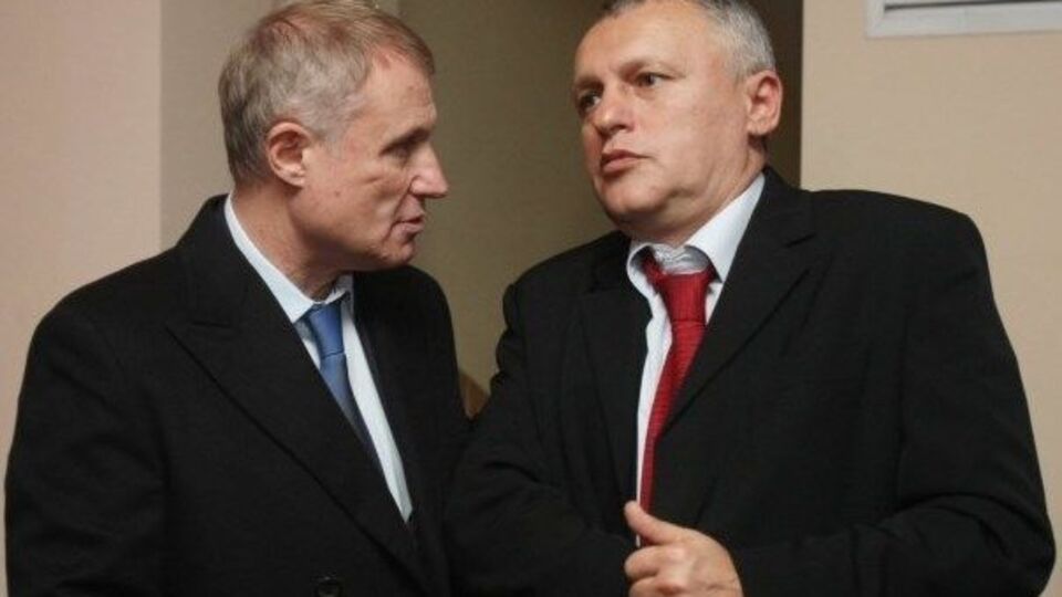 За даними "Української правди", Григорій (ліворуч) та Ігор Суркіси ведуть переговори з оточенням президента