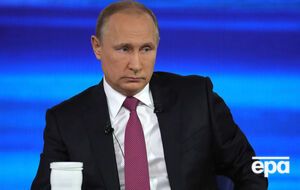 Вопросы россиян Путину, присланные по смс, показывали российские федеральные телеканалы