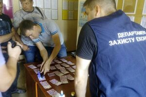 Главный инспектор потребовал и получил от предпринимателя взятку в 5 тыс. грн