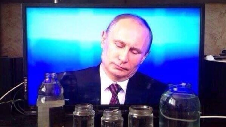 Соцсети шутят по поводу прямой линии с Путиным