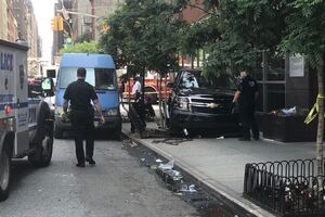 Внедорожник выскочил на пешеходную дорожку после столкновения
