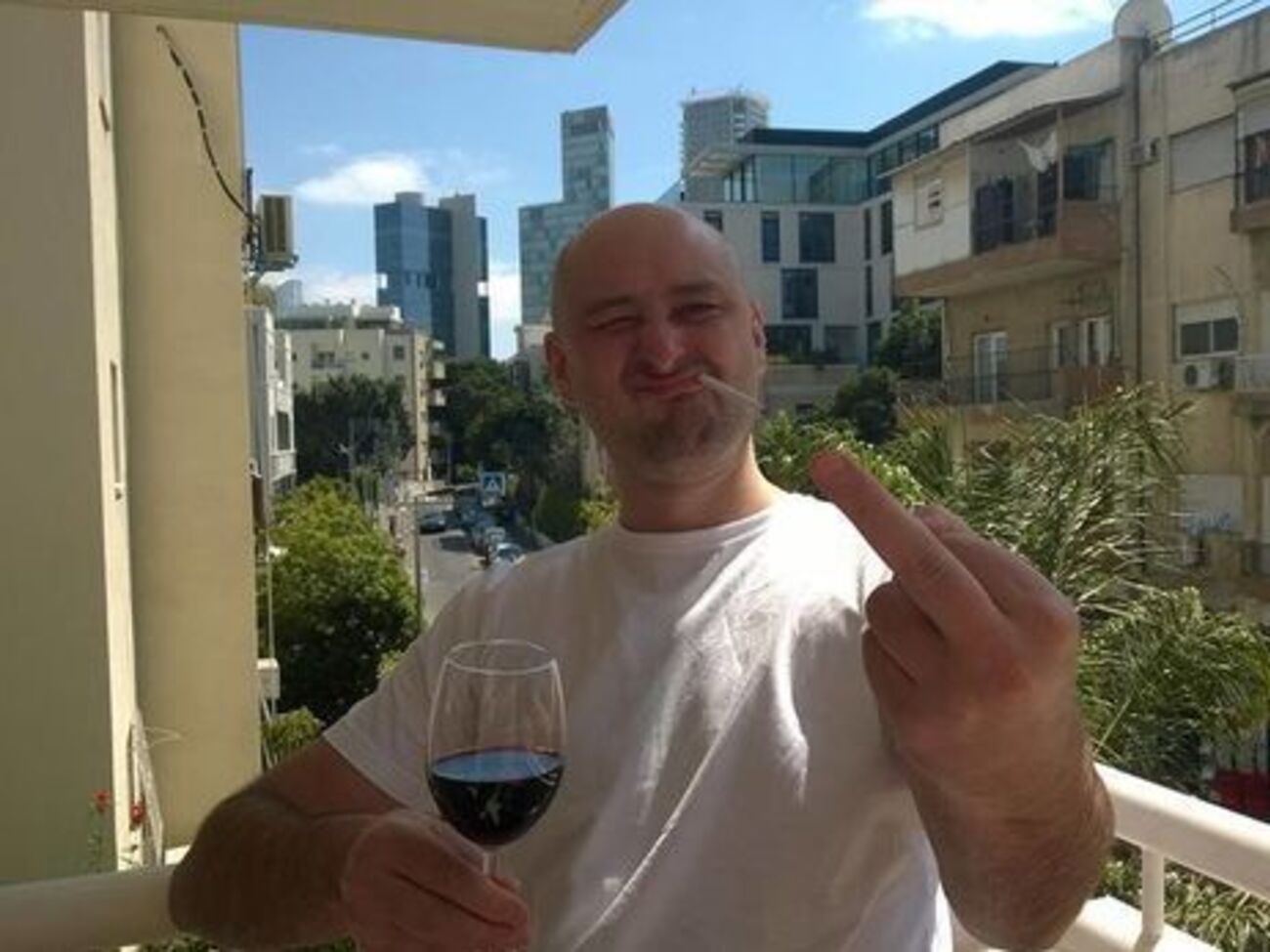 1 червня Бабченко зробив фотографію у відповідь на позов журналістів "Звезды"