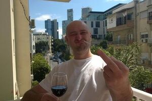 1 червня Бабченко зробив фотографію у відповідь на позов журналістів "Звезды"