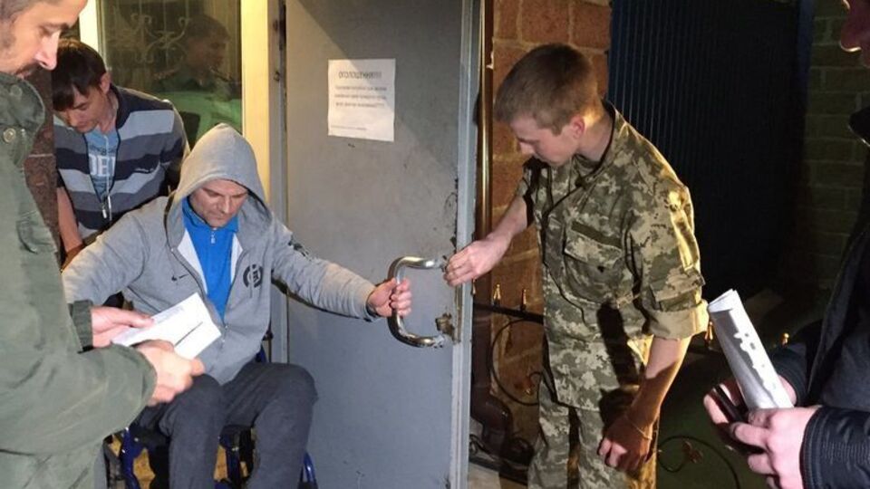 Постного на "скорой" повезли в НАБУ для следственных действий по новому делу