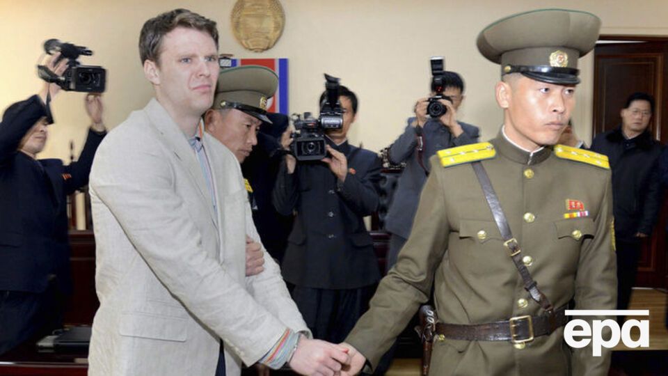 Студента засудили у КНДР за спробу вкрасти пропагандистський транспарант