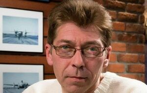 Лежит у микрофона кусочек собачьего экскремента и "благоухает". Вы считаете, что это надо комментировать?