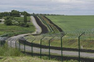 Депутати та Троян проінспектували стіну
