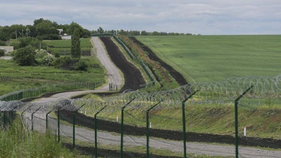Депутати та Троян проінспектували стіну