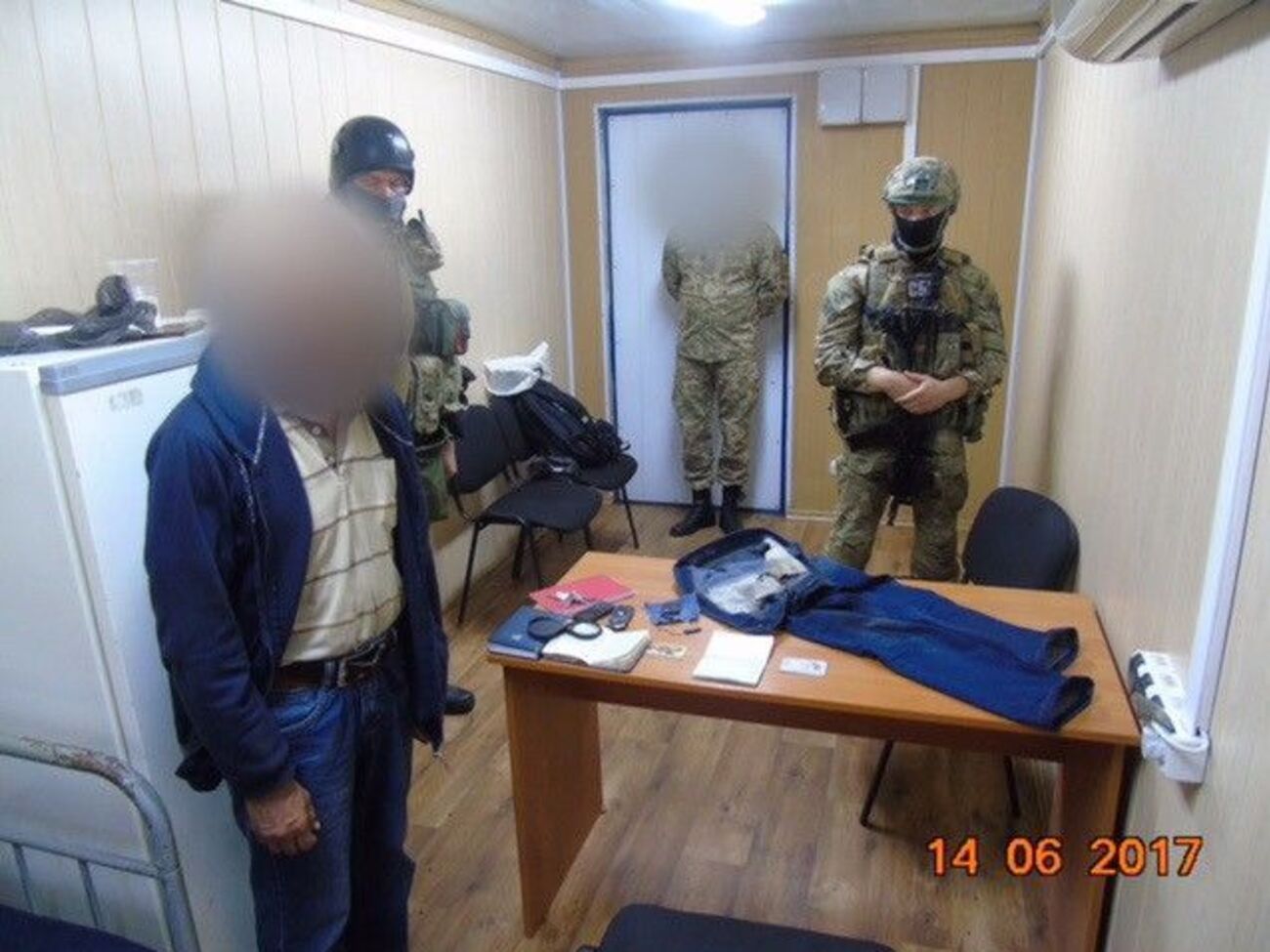 Під час обшуку у чоловіка було знайдено&nbsp;"спеціальні технічні засоби", вшиті в одяг