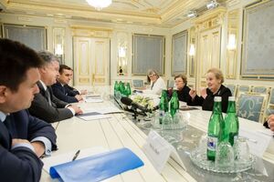 Порошенко выразил благодарность американской стороне за последовательную поддержку Украины