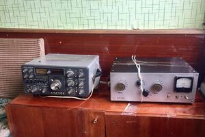 Для передавання інформації чоловік використовував однакову частоту радіоефіру з бойовиками
