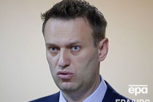 У грудні 2016 року Навальний заявив, що у вирішенні питання з окупованим Кримом першим кроком має стати проведення "нормального референдуму"