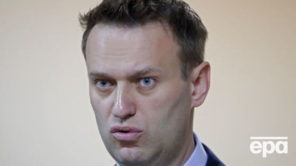 У грудні 2016 року Навальний заявив, що у вирішенні питання з окупованим Кримом першим кроком має стати проведення "нормального референдуму"