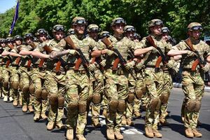 У Маріуполі відбувся парад на честь третьої річниці визволення міста від бойовиків "ДНР". Фоторепортаж