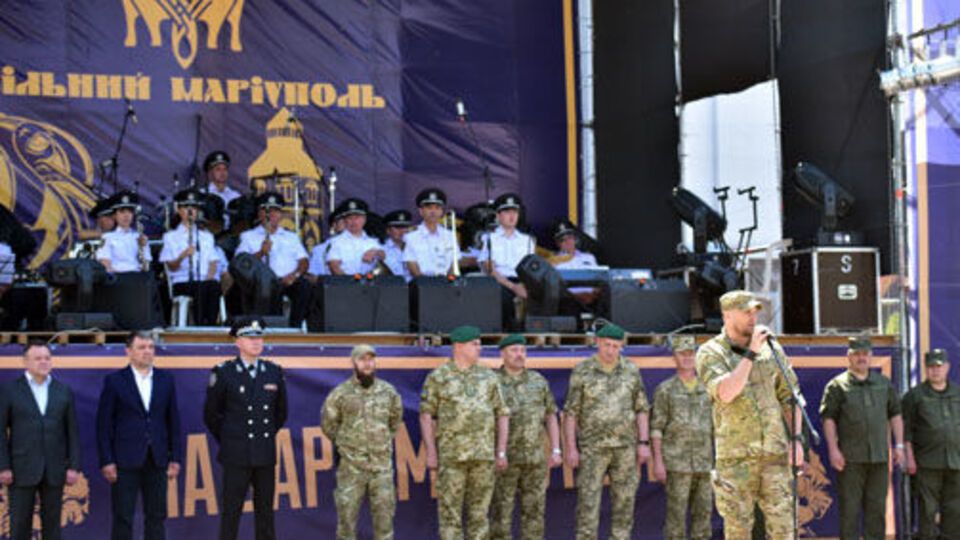 Троян: Мариуполь знает, что за сила добровольцы и что такое "Азов"