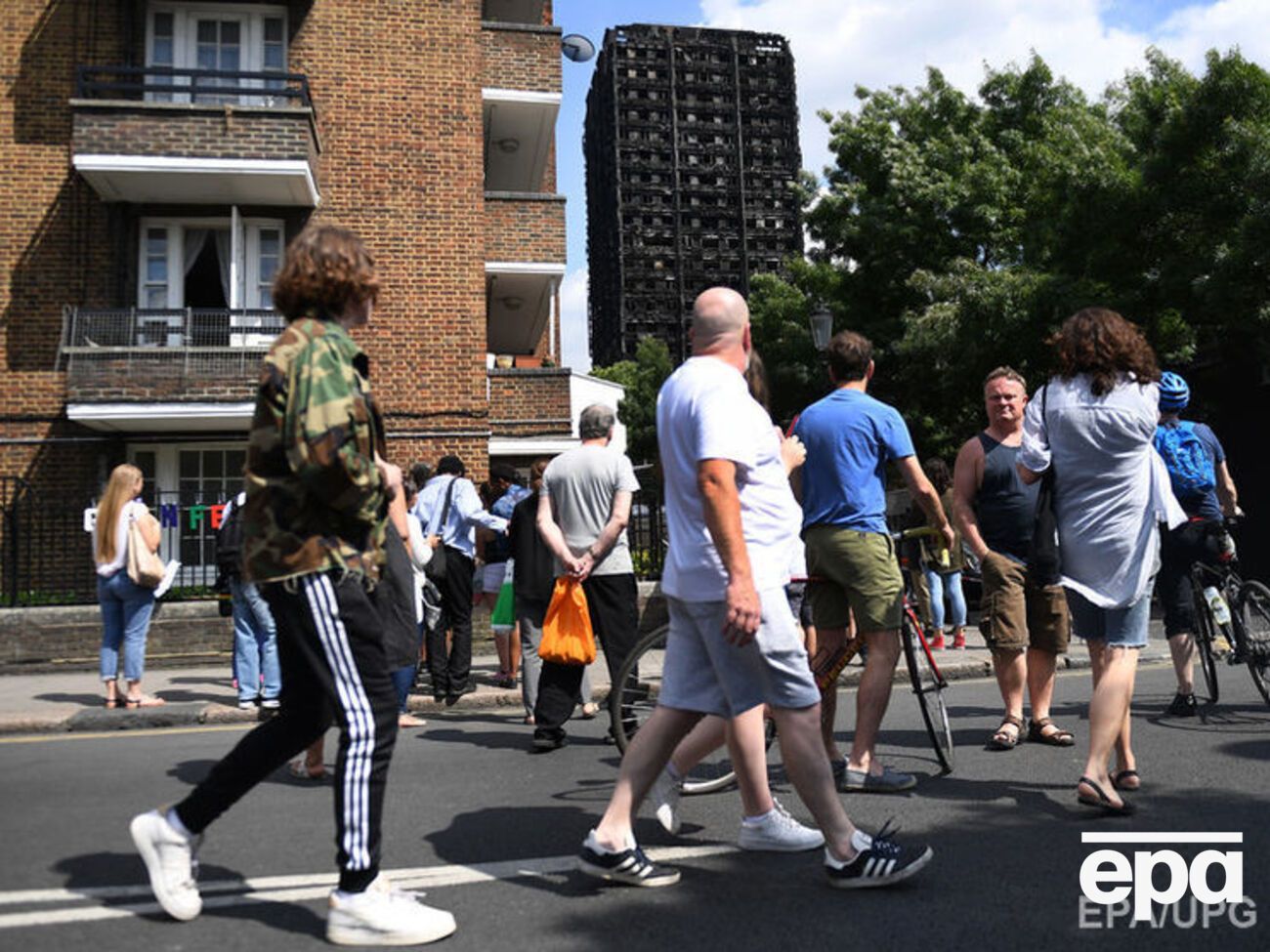 На месте пожара Grenfell Tower проводятся оперативные мероприятия