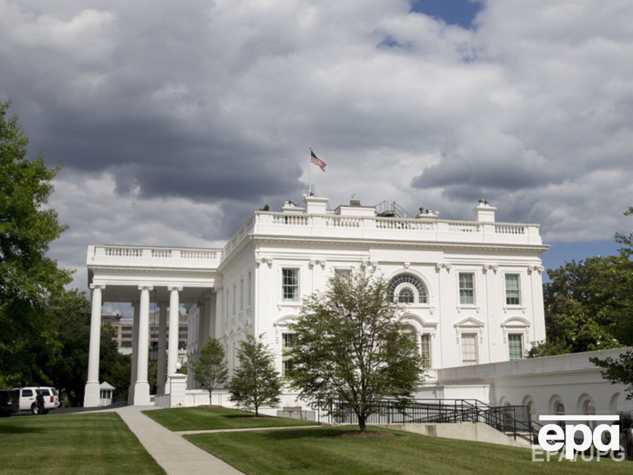 В Белом доме при этом заявили, что поддерживают санкции в отношении России