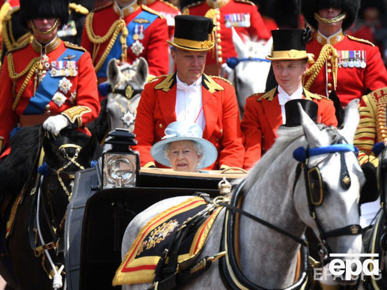 Парад ко дню рождения британской королевы является традиционным