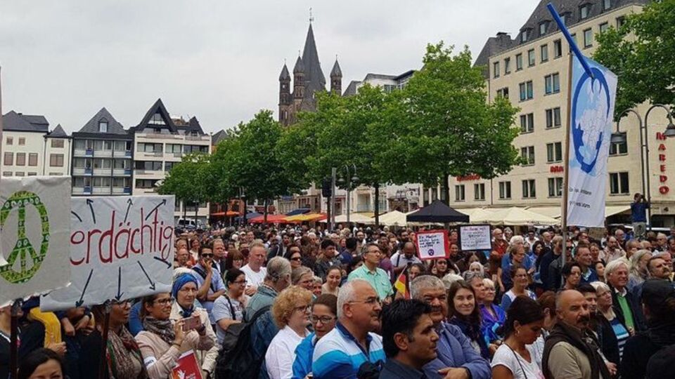 По данным организаторов, в акции приняли участие около 3 тысяч человек