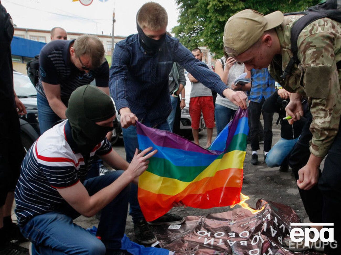 Противники ЛГБТ-спільноти намагалися блокувати Марш рівності в Києві. Фоторепортаж