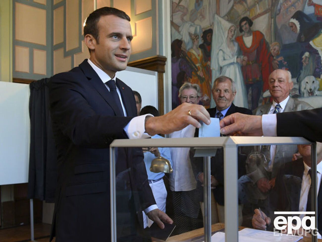 Опросы показывают, что Макрон на пути к тому, чтобы выиграть самое большое парламентское большинство с 1968 года