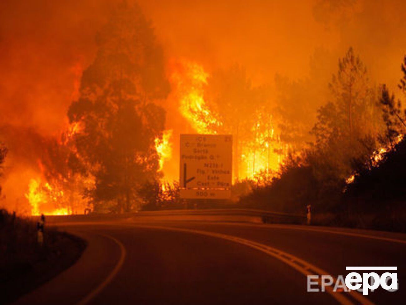 Лесной&nbsp;пожар в центральной части Португалии бушует с 17 июня