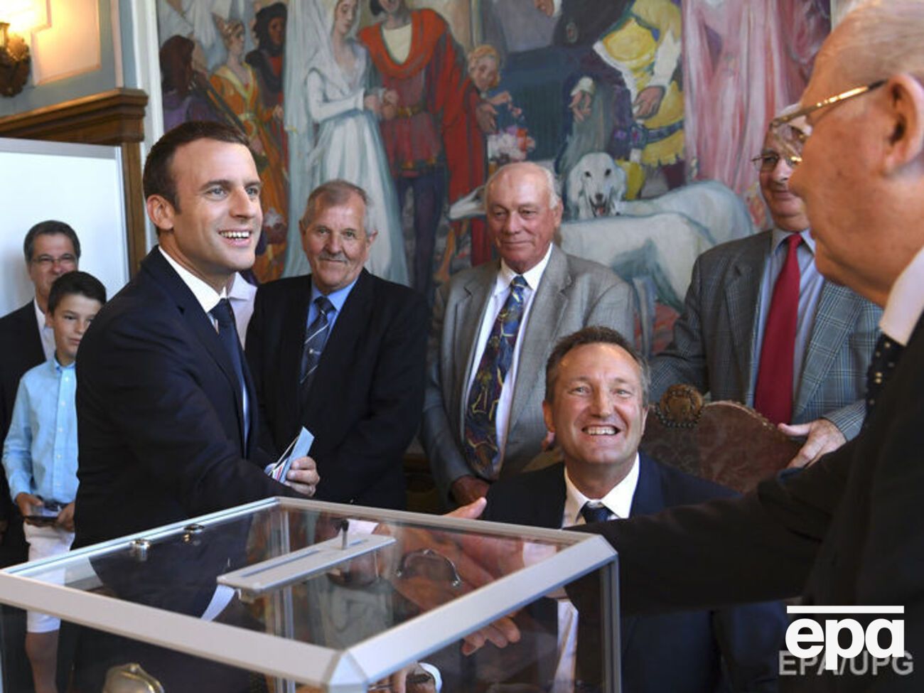 Политсила Макрона и ее союзники получили более 350 мест в Нацассамблее